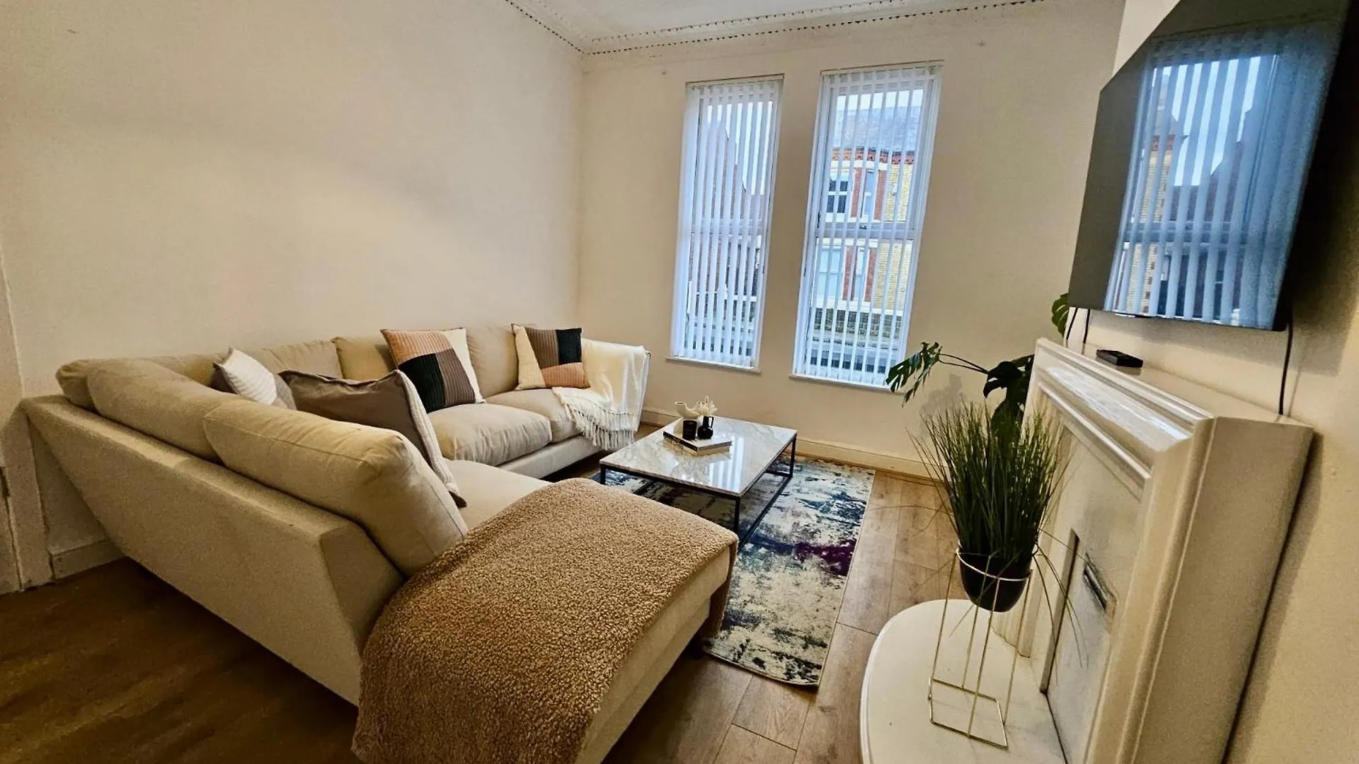 Large New House, Sleeps 8, Free Parking, Near City Centre Liverpool United Kingdom