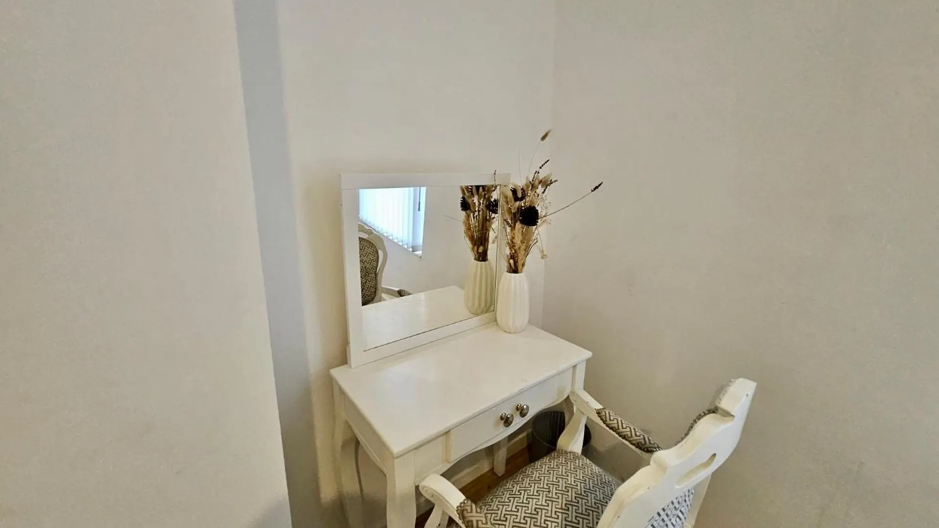 Large New House, Sleeps 8, Free Parking, Near City Centre Liverpool Holiday home