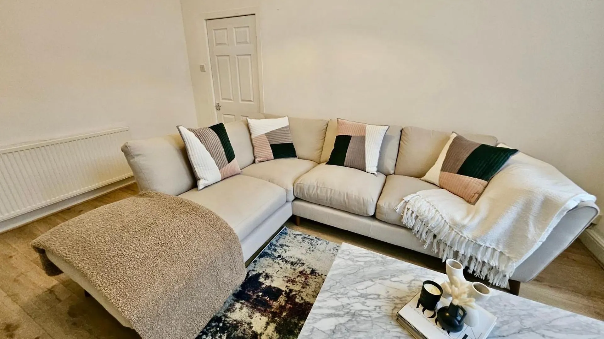 Large New House, Sleeps 8, Free Parking, Near City Centre Liverpool Holiday home