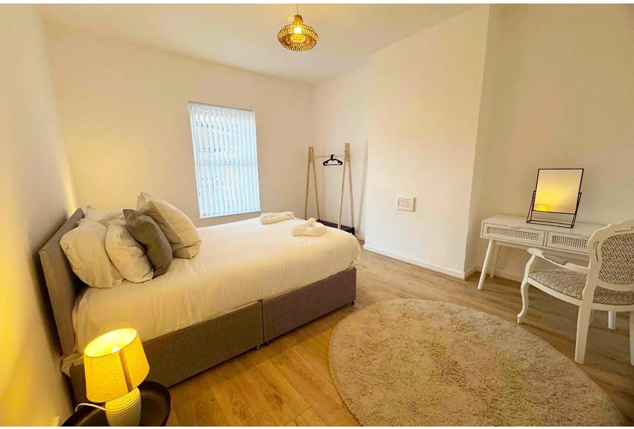 Large New House, Sleeps 8, Free Parking, Near City Centre Liverpool 0*,  United Kingdom